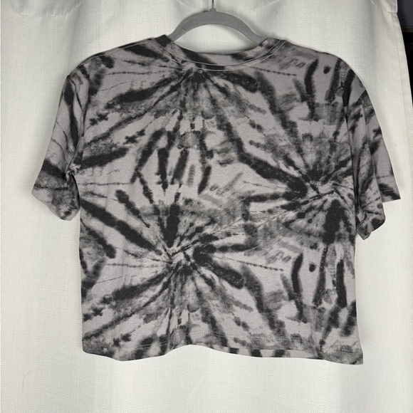 Beetlejuice Black and Grey Tie Dye Sparkly Graphic Crop Top Large - Picture 2 of 7